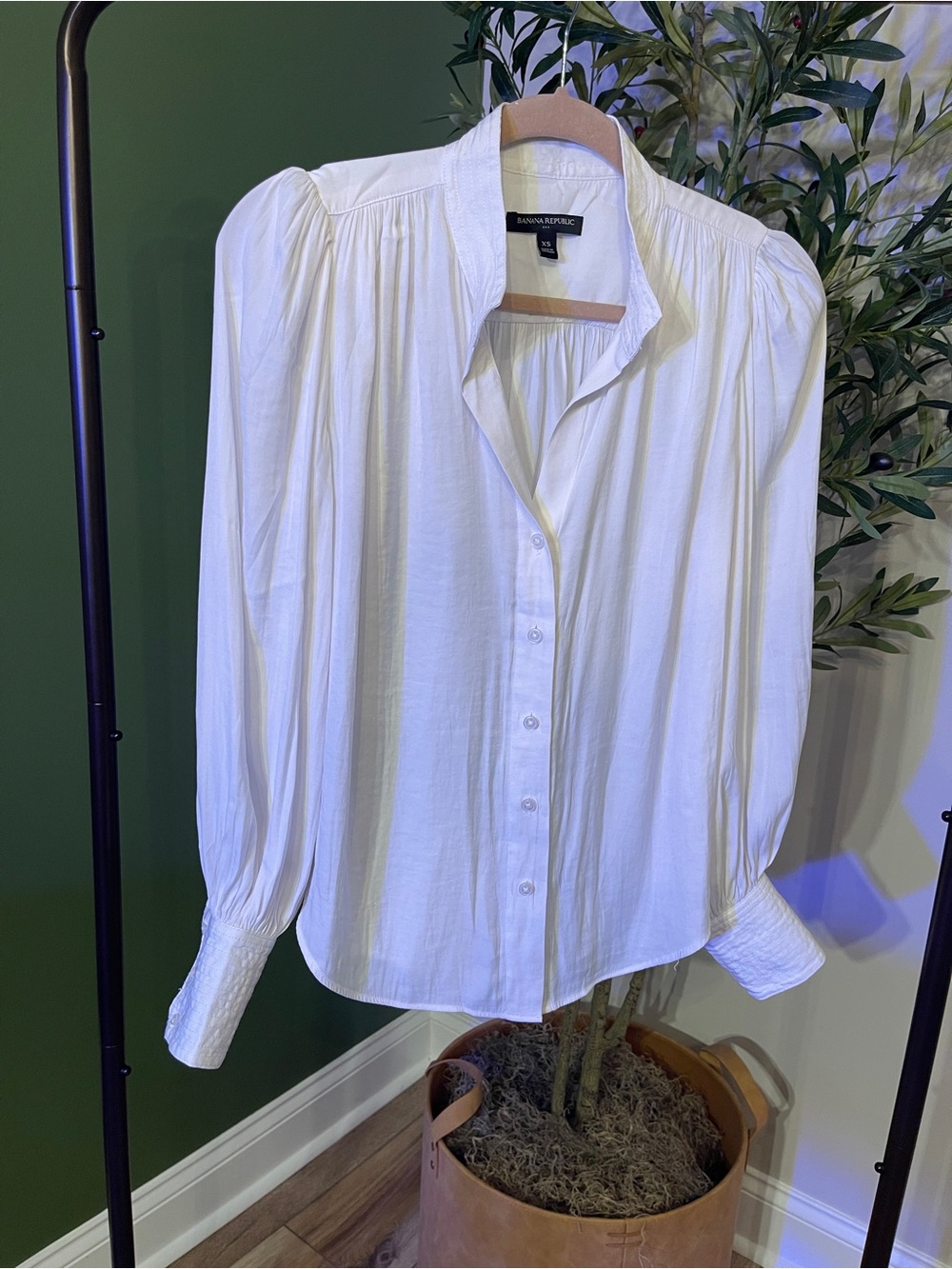 Banana Republic White Button-Up Blouse with Puff Sleeves
